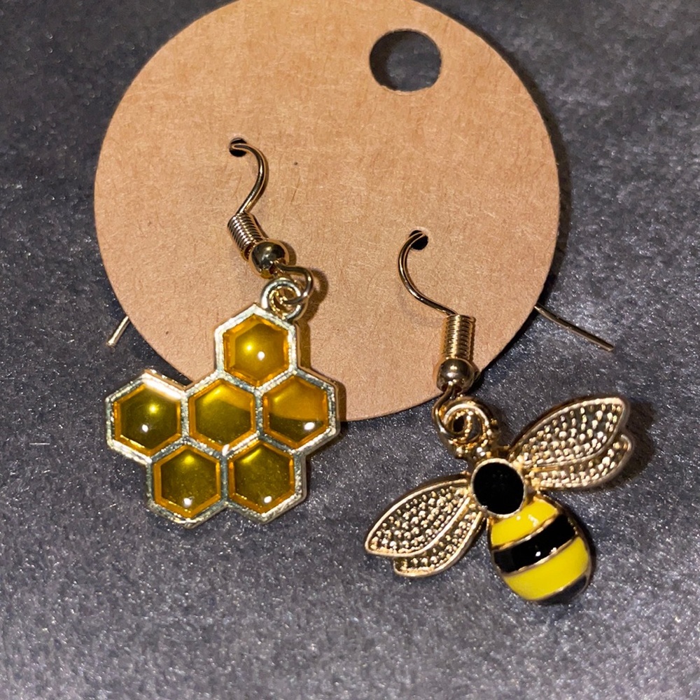 Bumblebee & Honeybee Comb Mix Matched Pierced Earrings…soooo cute!